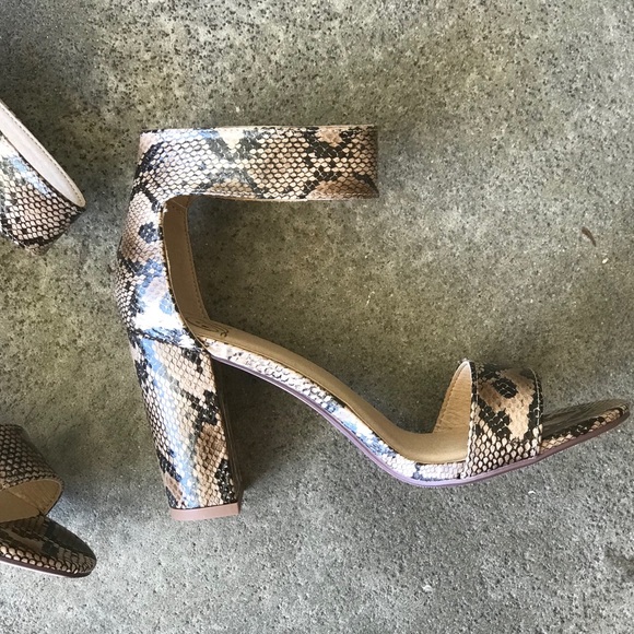 1 Left! Delicious Python Velcro Ankle Strap Heel - Picture 3 of 8